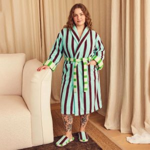 https://www.goodlifegarment.com/autumn-and-winter-new-thick-coral-fleece-beautiful-robe-for-men-and-women-long-bathrobe-couples-pajamas-anti-static-product/
