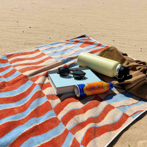 https://www.goodlifegarment.com/custom-quick-dry-microfiber-suede-beach-towel-with-logo-digital-printing-sand-free-product/
